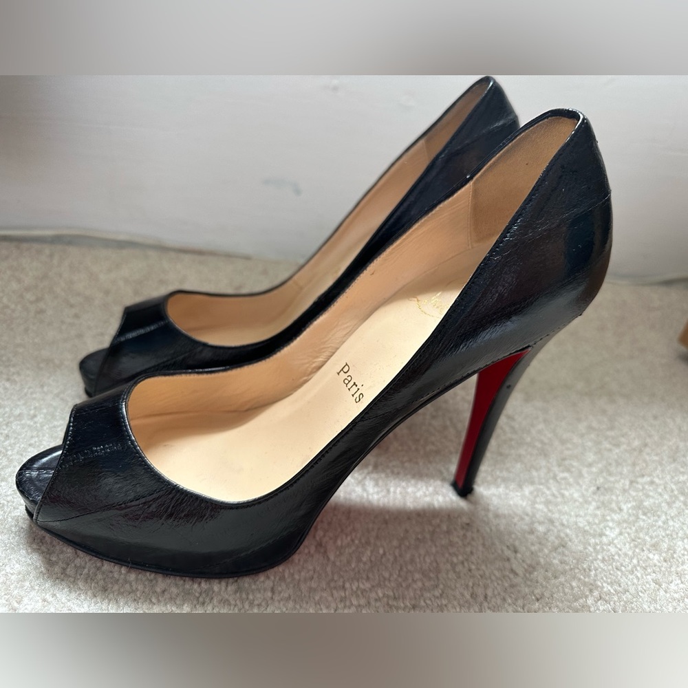 Christian Louboutin
Very Privé 120 Peep-Toe Patent Leather Pumps